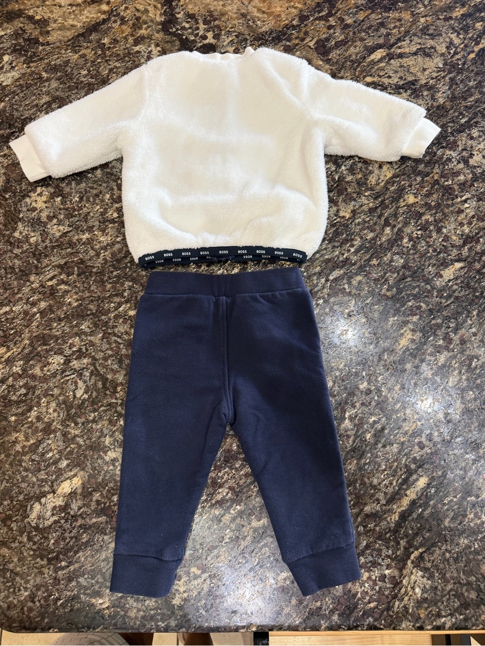 BOSS Hugo Boss Two-Piece Navy & Cream Fleece Kids Bottoms Set 9 months - Picture 5 of 5